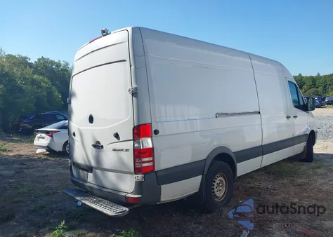 2015 Mercedes-Benz Sprinter 2500 High Roof из США, поврежденный, VIN WD3PE8DB0FP131725